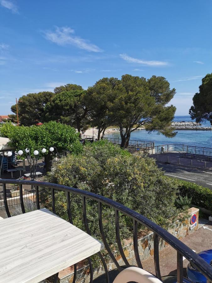Hotel Le Provencal Logishotels Ле Исамбр Екстериор снимка