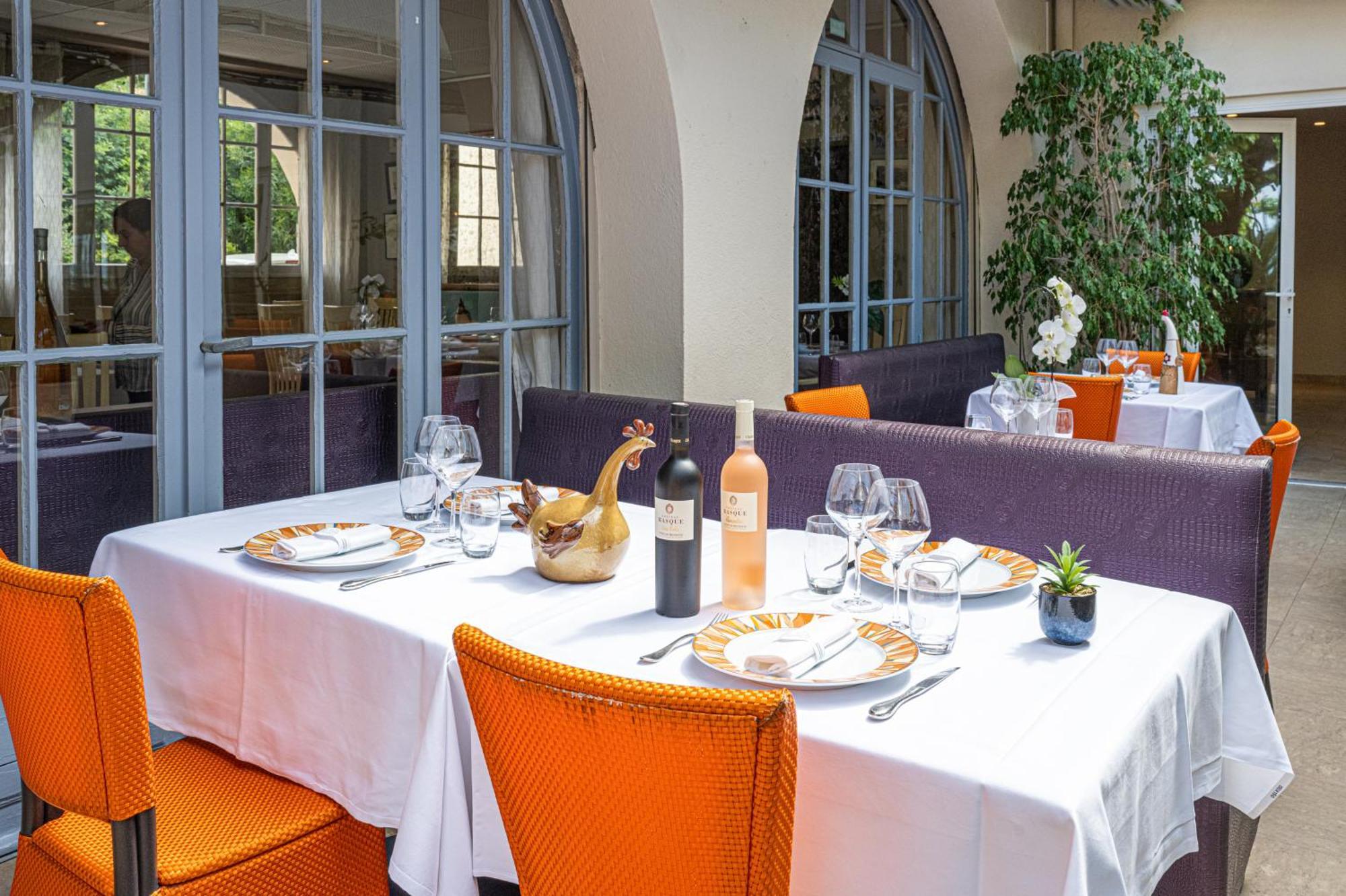 Hotel Le Provencal Logishotels Ле Исамбр Екстериор снимка