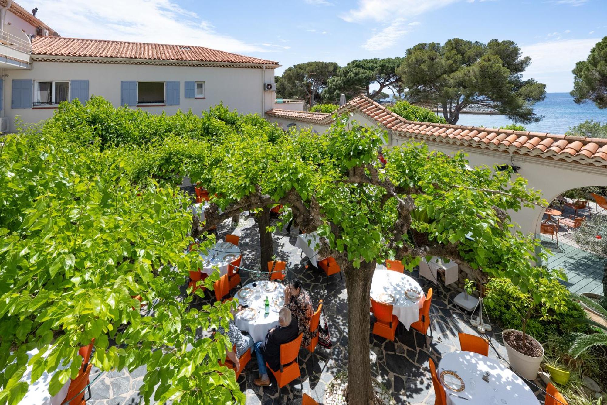 Hotel Le Provencal Logishotels Ле Исамбр Екстериор снимка