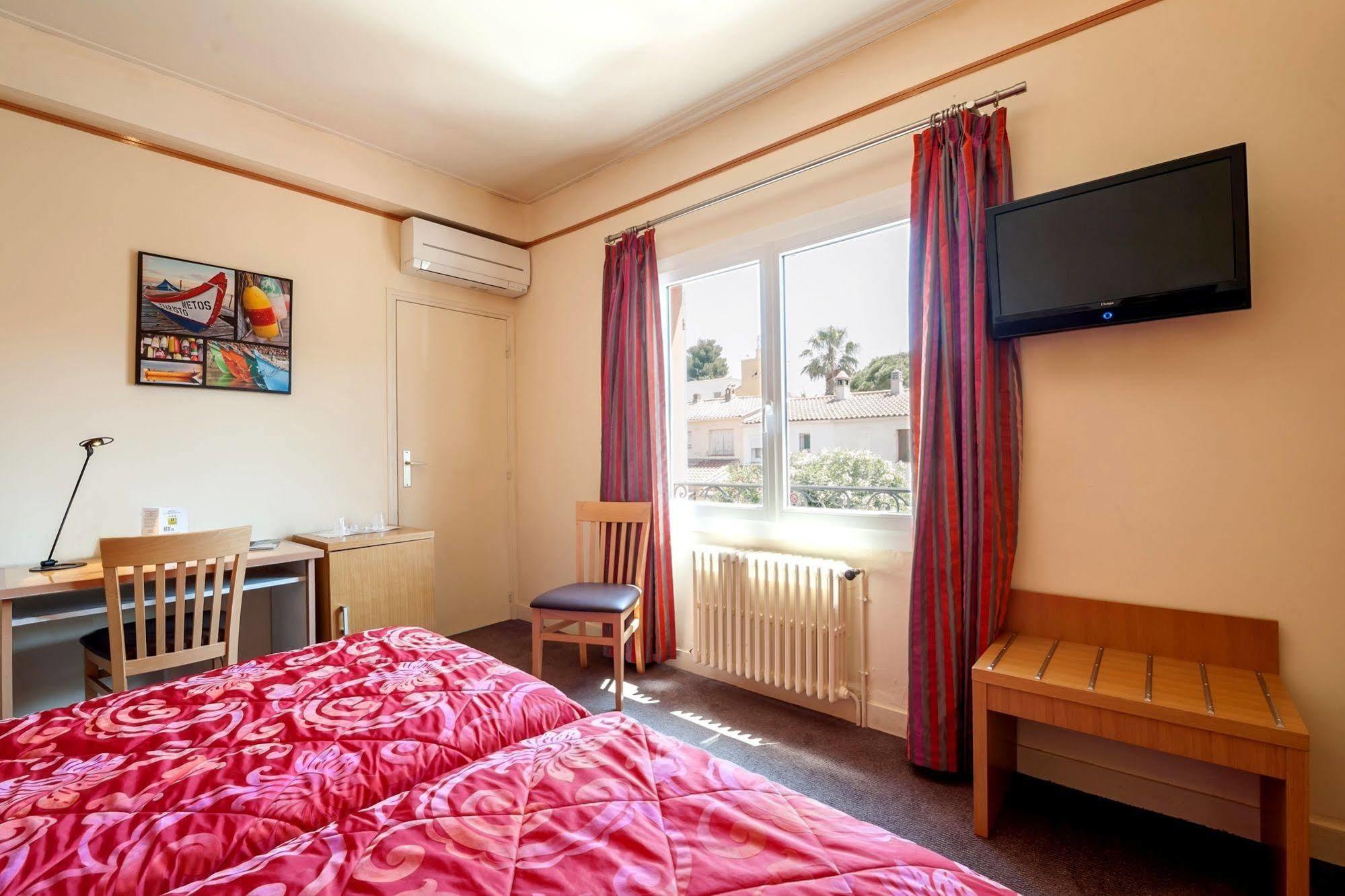 Hotel Le Provencal Logishotels Ле Исамбр Екстериор снимка