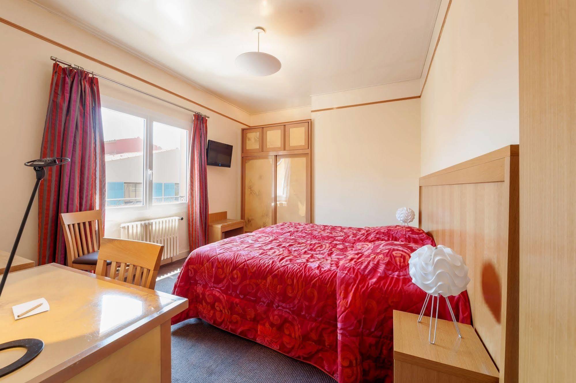 Hotel Le Provencal Logishotels Ле Исамбр Екстериор снимка